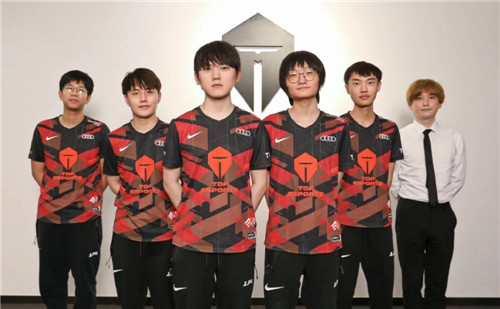 三位年轻的 三位年轻的